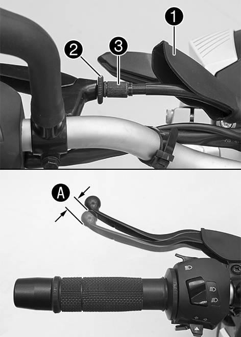 16 TUNING THE ENGINE 144» If the clutch lever play changes: Check the routing of the clutch cable. 16.4 Adjusting the clutch cable play Move the handlebar to the straight-ahead position.