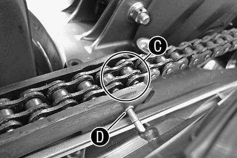 11 SERVICE WORK ON THE CHASSIS 89 Loosen screw. Remove screw. Remove nut. Push the chain guard aside. M00716-10 Check the chain sliding guard for wear.