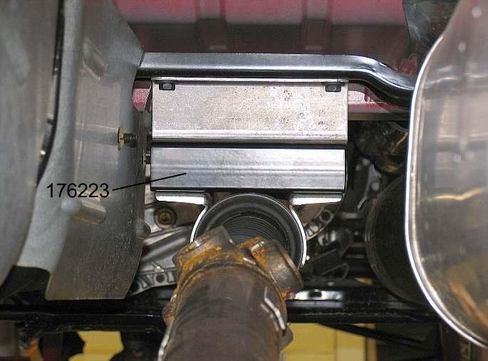 CARRIER BEARING DROP BRACKET INSTALLATION (IF APPLICABLE) NOTE: See application guide for vehicles requiring carrier bearing drop bracket kit RS6608. 1) Support the drive shaft with a jack stand.