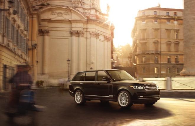 The sense of extraordinary comfort is realized in the Range Rover Long Wheelbase, providing an extra 7.32 inches in the second row and affording rear passengers an extended recline.