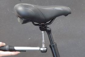 Ensure that the newly-tightened saddle does not tip; test it by pressing down on the front and back alternately. Use a torque wrench to tighten the clamping screws.