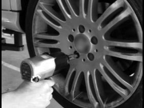 CAUTION: Damage to the vehicle and air suspension system can be incurred if work is carried out in a manner other than specified in the instructions or in a different sequence.