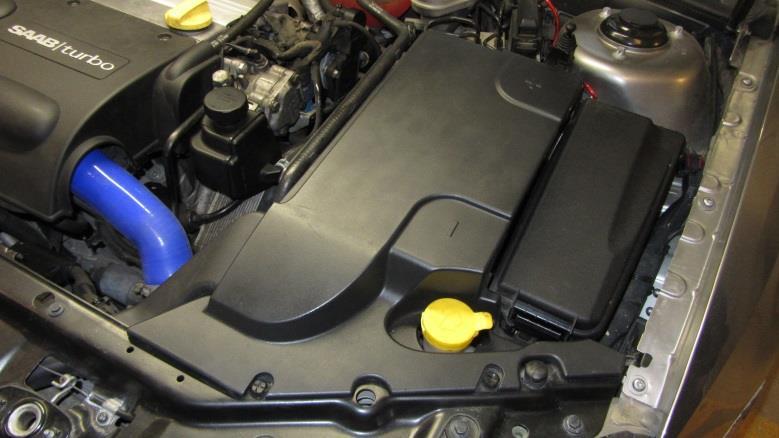1. Remove battery cover by loosen the two plastic screws in the front end, remove coolant hose from the groove and