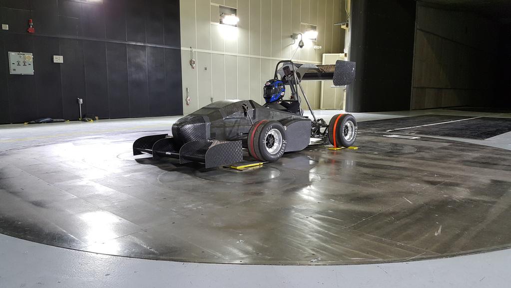 2018 Vehicle at Wind Tunnel 8 AERODYNAMICS & COMPOSITES In March, Aerodynamics & Composites completed the first iteration of our 2018 aerodynamics package.