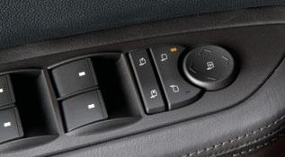 15 SET (Set): Press this button to set a speed, or to decrease the speed if the system is active.