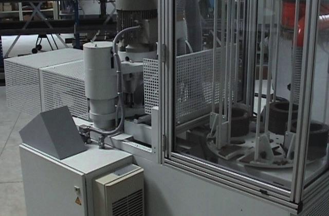 The machine is suitable for many different dimensions of clutch facings.