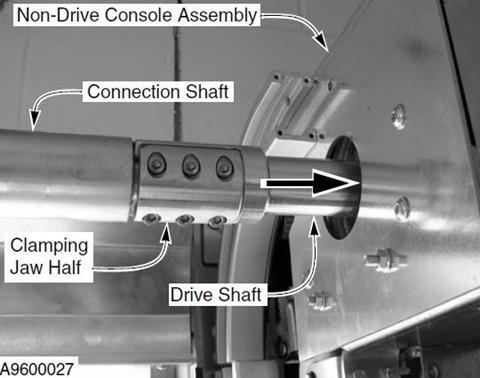 Insert the opposite end of the connection shaft into the drive shaft and install the clamping jaw half. Provide an equal gap on both ends between the drive shaft and connection shaft.