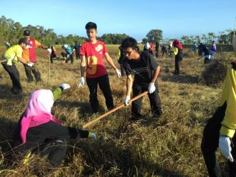 2015 Tempat : Padang Bola Tembila Penyertaan : 100 orang