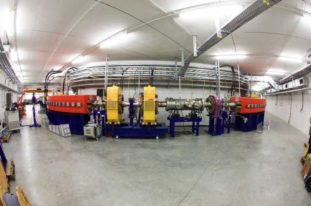 The HIT Facility A Short Overview HIT synchrotron p: 48 221