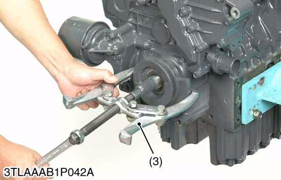 Remove the feather key. (When reassembling) Apply grease to the splines of coupling.