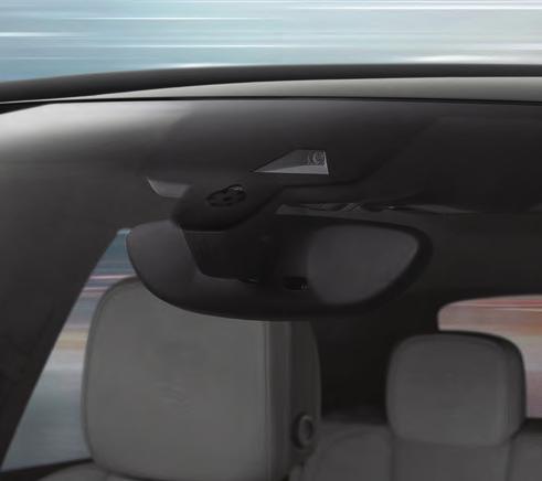 Roll-up sunblind To protect against sunlight, a mechanical roll-up sunblind is an available option for the rear side windows. Standard in all Macan models.