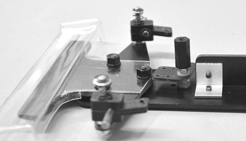 STEP 2 INSTALL YOUR STEERING SERVO IN THE CUT- OUT IN THE CHASSIS BRACE WITH THE OUTPUT ARM ON THE RIGHT SIDE TO LINE UP WITH THE ARM ON