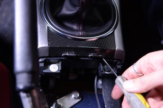 5. TAKING A PRYING DEVICE OR USING YOUR HANDS, SEPARATE THE SHIFTER TRIM AND THE BASE PLASTIC.