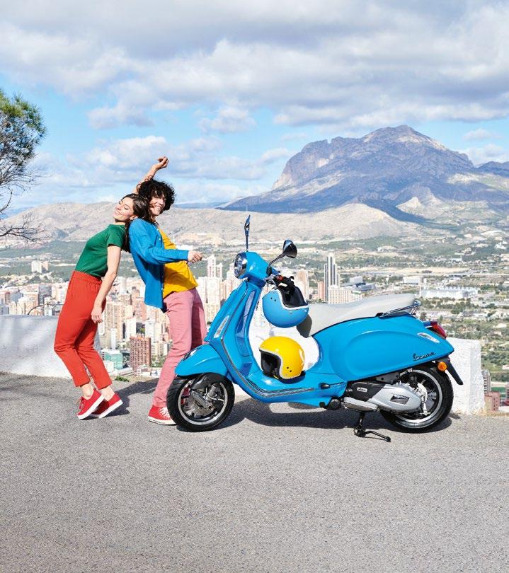 FREEDOM AND DREAMS TRAVEL FAST For over seventy years, Vespa has continued to conquer generations, thanks to its charisma that transmits freedom and its communication style outside the box, able to