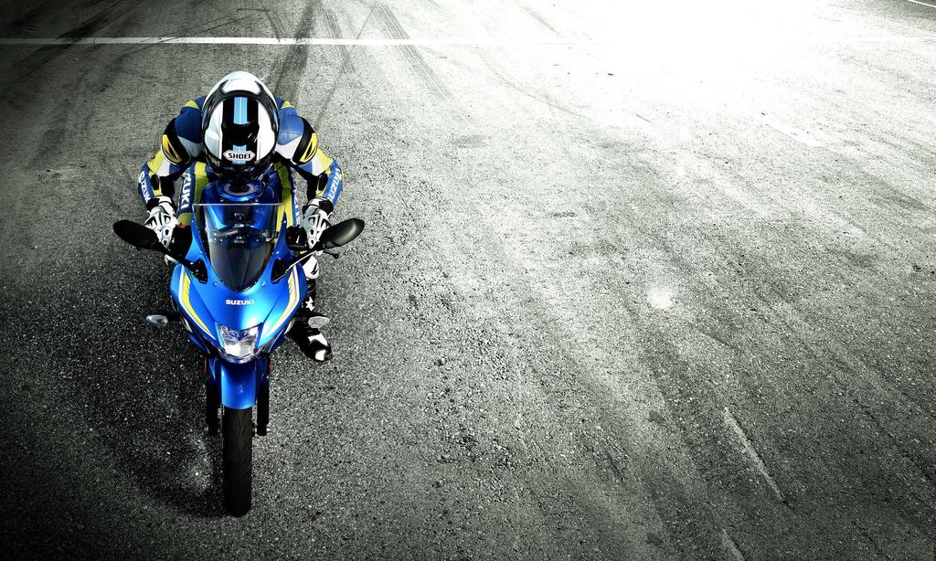 Sleek and Aggressive Bodywork, Developed in The Wind Tunnel The GSX-R125 has an aggressive look and a