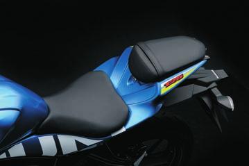 LED headlights and LED position lights Tail light Fuel tank The GSX-R125 has the smallest projected