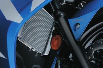 There is a connection between the GSX-R125 and the race-proven four-cylinder GSX-R600 sold around the world, because the GSX-R125 s single cylinder is almost one-quarter of a GSX-R600.
