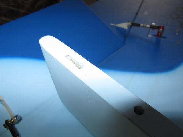 The wing tanks mount with a 3mm socket head bolt on one