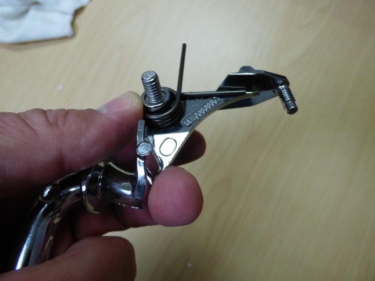 44. Reassemble the Jar Release Lever, with spring.(fig.