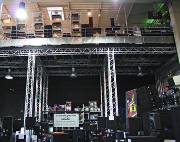 Alu Truss Systems The Layher Truss System contains 4-chord transoms of aluminium in H30 and H40 series
