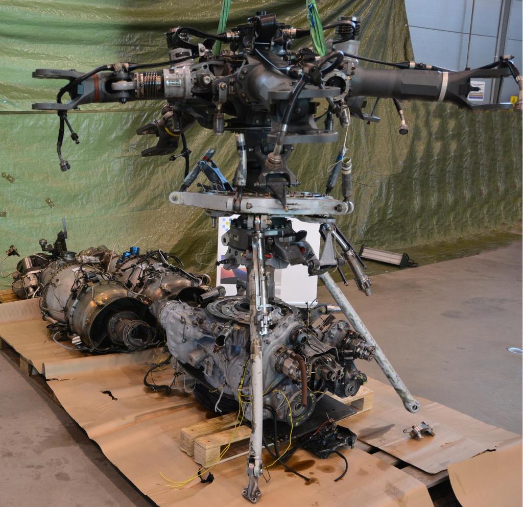 The Accident Investigation Board Norway Page 7 Figure 10: Main rotor head with rotor mast with aft suspension bars and power plants.