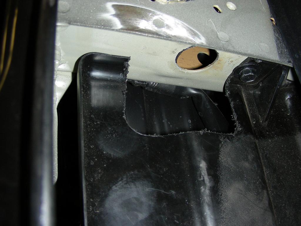 Note: retain the air deflectors so that they can be replaced if the bracket