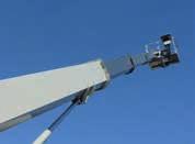 The telescopic arm system is suitable for work below road level, such as inspecting small bridges or cleaning façades.