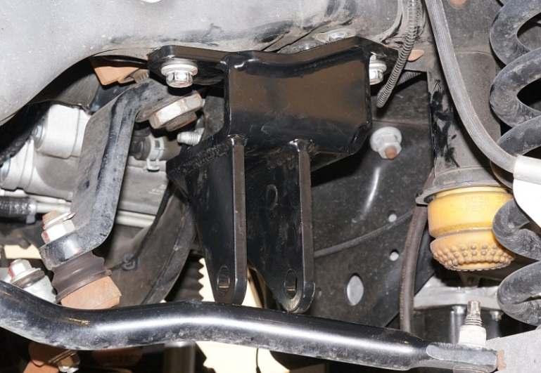 10) Attach track bar to bracket RS176449B with the original hardware. Tighten bolt to 406 ft. lbs. 11) Reattach sway bar end links to sway bar.