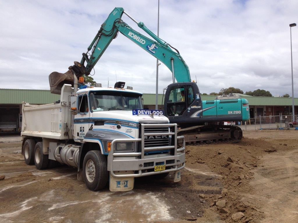 JEFFSANN EXCAVATIONS PTY LIMITED Jeffsann Excavations is a family owned business servicing the greater Sydney Metropolitan area for over 25 years!