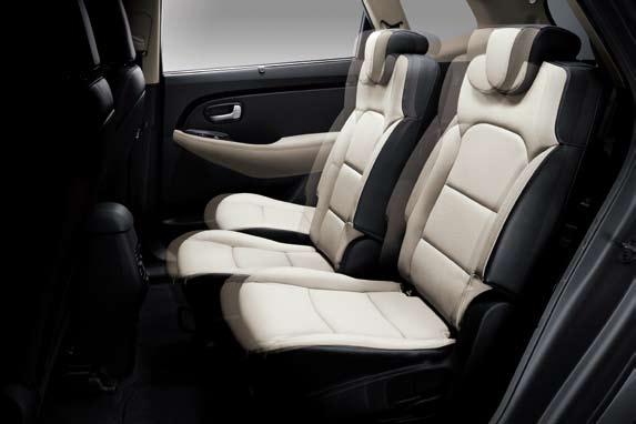 Passenger seatback folding The back cushion of the front passenger seat can be