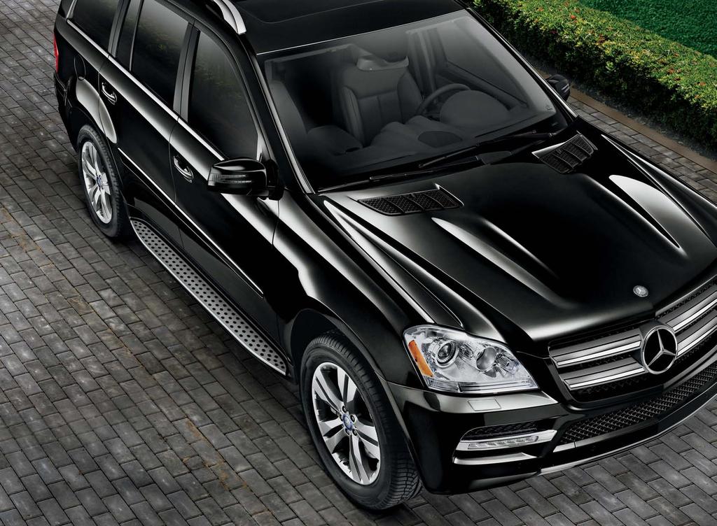 GL 450 4matic shown with optional Obsidian Black metallic paint,