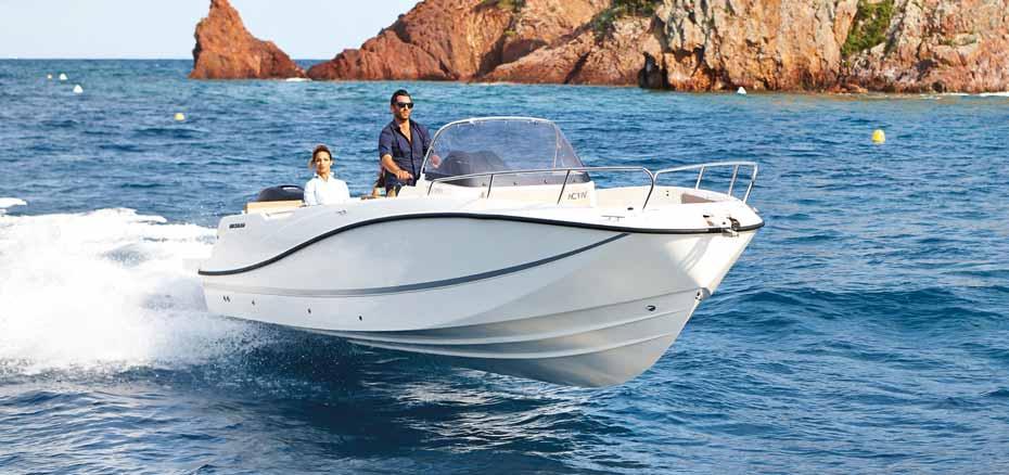 From the sporty dash, to the multiple seating configurations in both the cockpit and bow area, the Active 755 Open uses intelligent design to offer a maximum of possibilities.