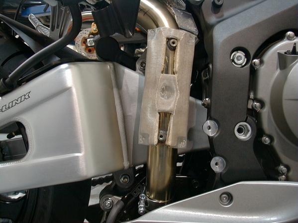 Installation Procedures: Page 3 9 Remove stock heatshield and insulator from stock tailpipe and install on Yoshimura tailpipe using stock mounting hardware. (See Fig.