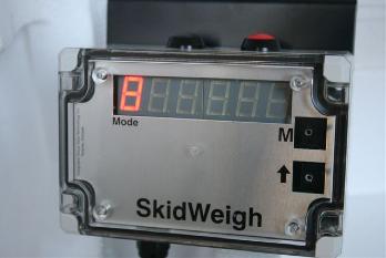 Calibration Procedure The SkidWeigh ED2-Print calibration cycle is a simple and automatic process that is completed by lifting both empty and loaded forks, and or attachment, and programming the
