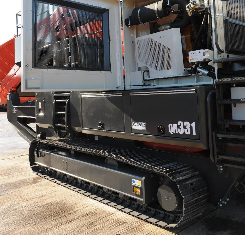 TRACKS Hydraulically driven crawler track mounted for full site