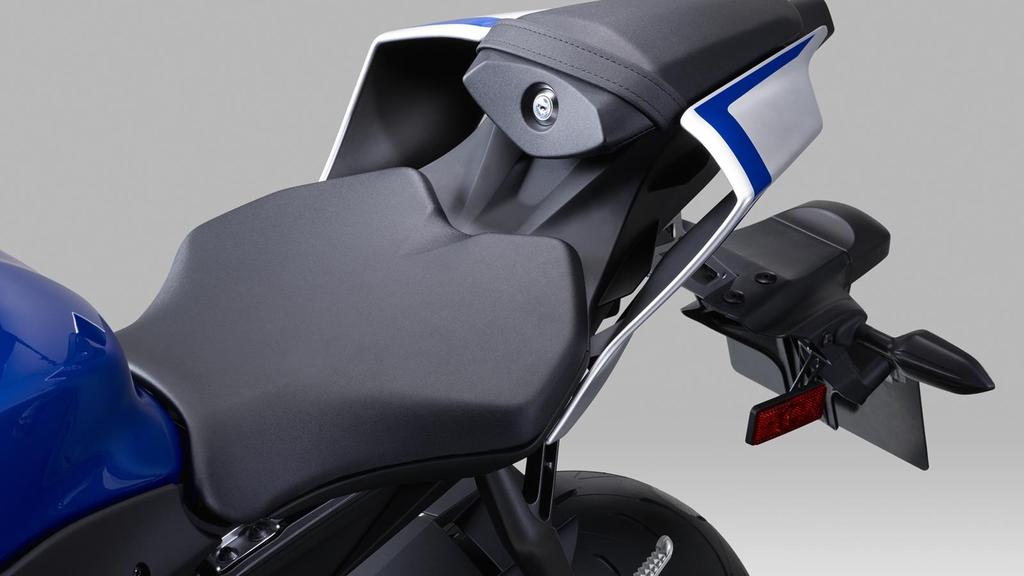 YZF-R1 type front forks From the day that we launched the first R6, this extreme supersport has continued to set the standards for handling agility and lightweight controllability.