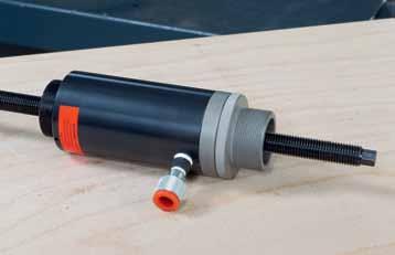 100 mm Screw pull / pressure spindle into hydraulic cylinder until spindle