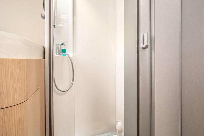 The separate shower can be closed off via a roller door.