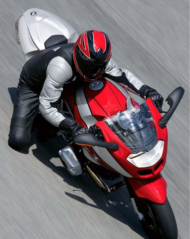 BMW Motorrad textile suits are technologically unbeatable. Take for example the Tourance suit.