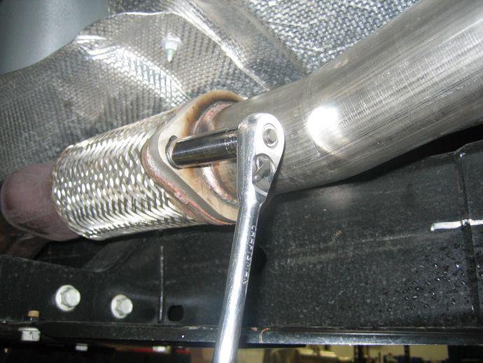 stainless steel. All clamps should be tightened using a properly calibrated Torque Wrench.