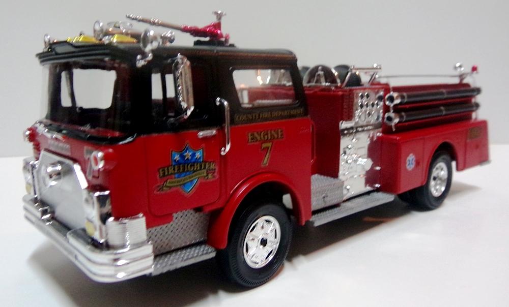 Right On Replicas, LLC Step-by-Step Review 20150915* Mack Fire Pumper 1:32 Scale Revell Model Kit #85-1945 Review The Mack CF600 Pumper is a familiar fire truck that is still widely used in