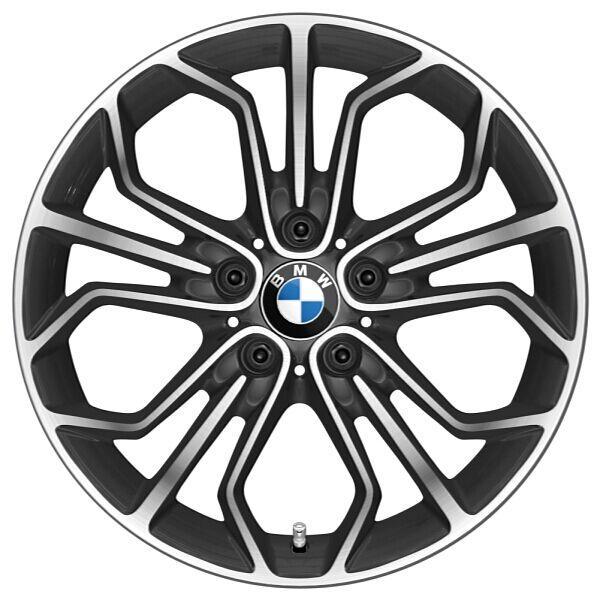 Style: 421 18" Light-alloy wheels (Style 323) with performance