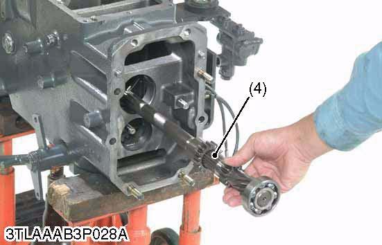 Remove the internal snap ring (6). 2. Tap out the main shaft (4) to the rear.