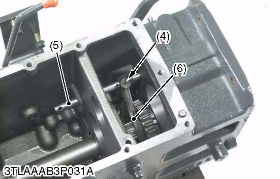 Draw out the fork rod (5) to the rear. 5. Take out the shift fork (6).