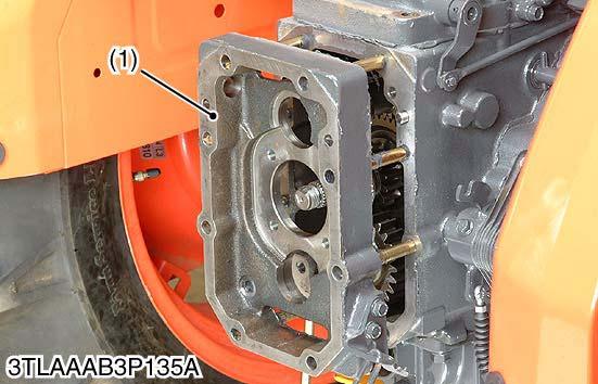 L2800, L3400, WSM TRANSMISSION (HST TYPE) Gear and Shaft Assembly 1. Remove the spacer mounting screws. 2.