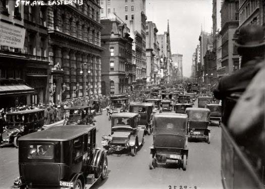Monday, 1913: 5 th Avenue, New York City Do