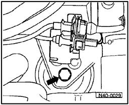 Page 19 / 22 - Remove bolt - arrow - for front engine mount.