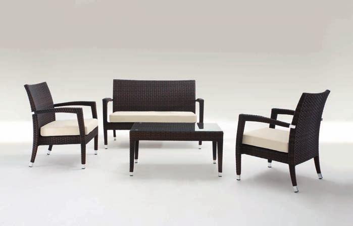 orione Coordinato impilabile composto da due poltrone, un divano e tavolino con vetro. Struttura alluminio e rivestimento in polietilene.