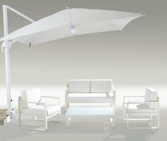 capri Coordinato con struttura in alluminio composto da due poltrone, un divano e un tavolino con vetro.