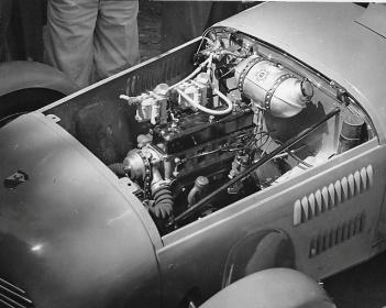The result was a thirty percent increase in bhp and a compression ratio boosted to 9.25:1. The Barlow Simca 8 Special as it appeared before the fitting of the Dielt light weight aluminum body.